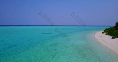 宽角摘要视图夏天白色天堂沙子海滩蓝色的海洋背景色彩鲜艳的